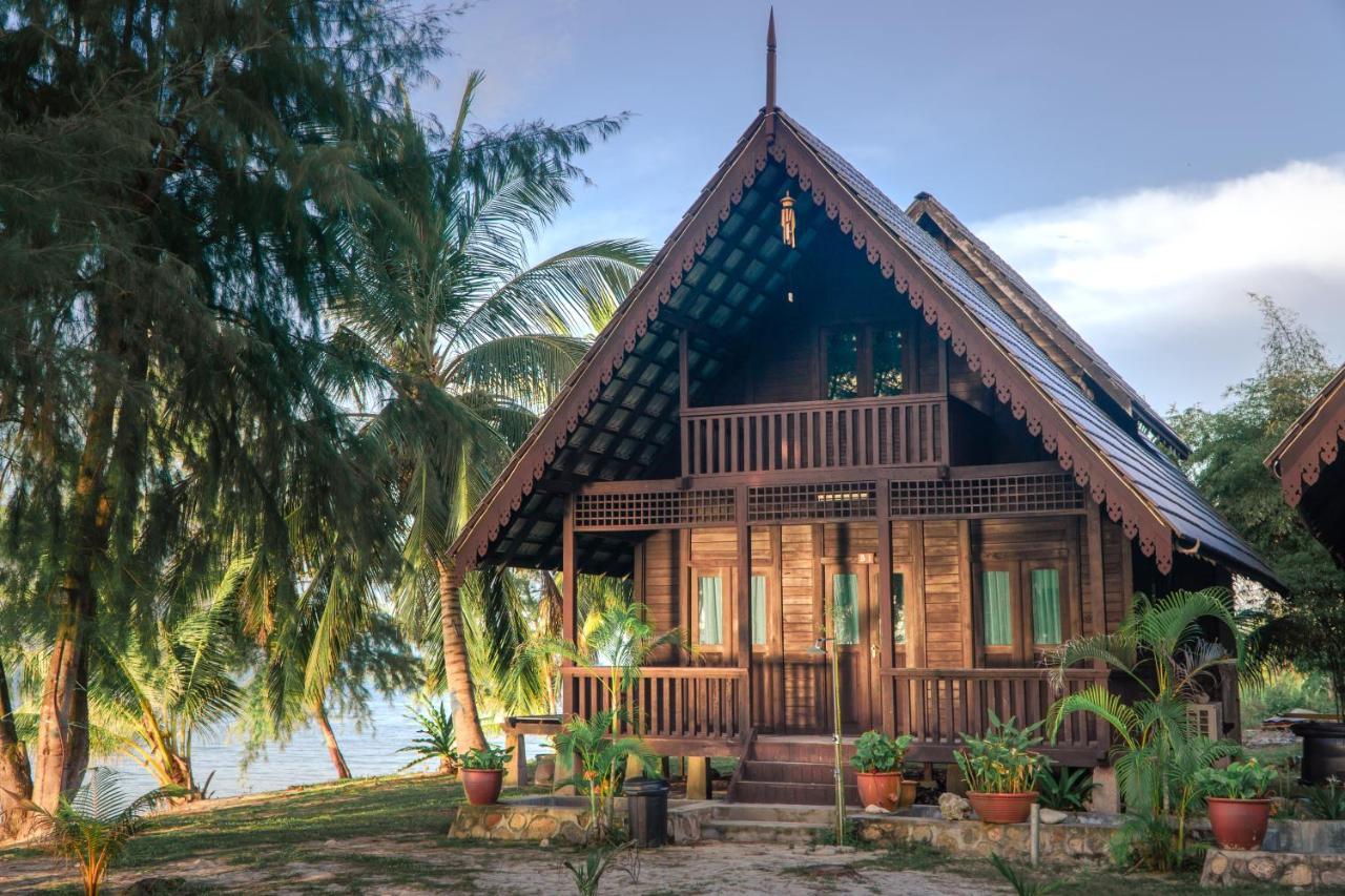Bayu Lestari Island Resort Mersing Exterior foto
