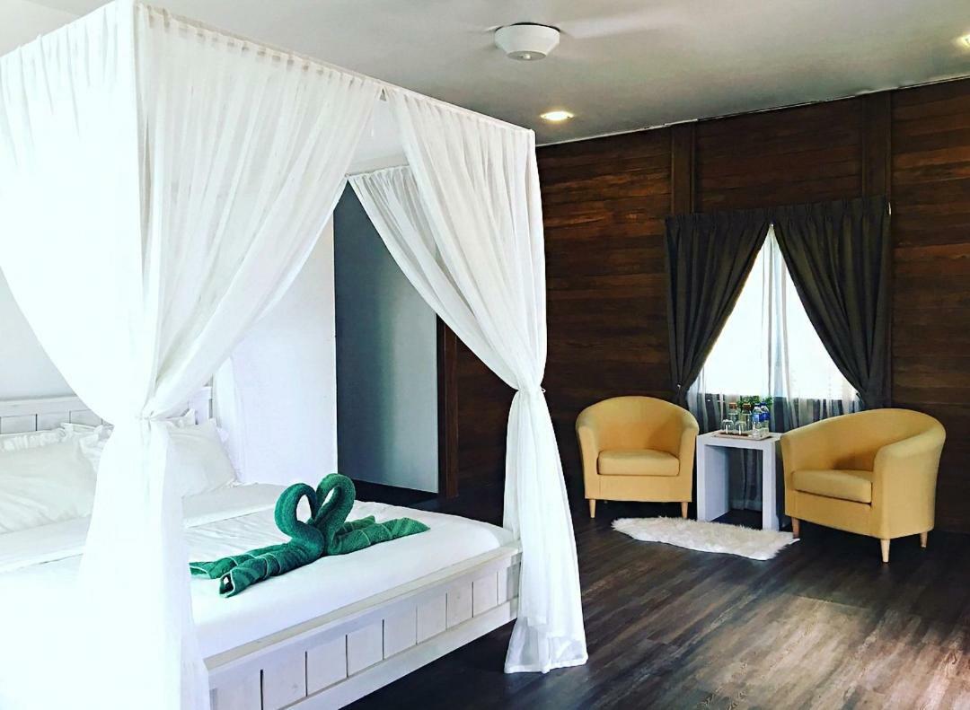 Bayu Lestari Island Resort Mersing Exterior foto