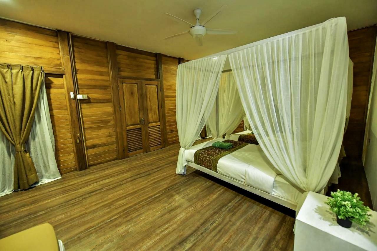 Bayu Lestari Island Resort Mersing Exterior foto