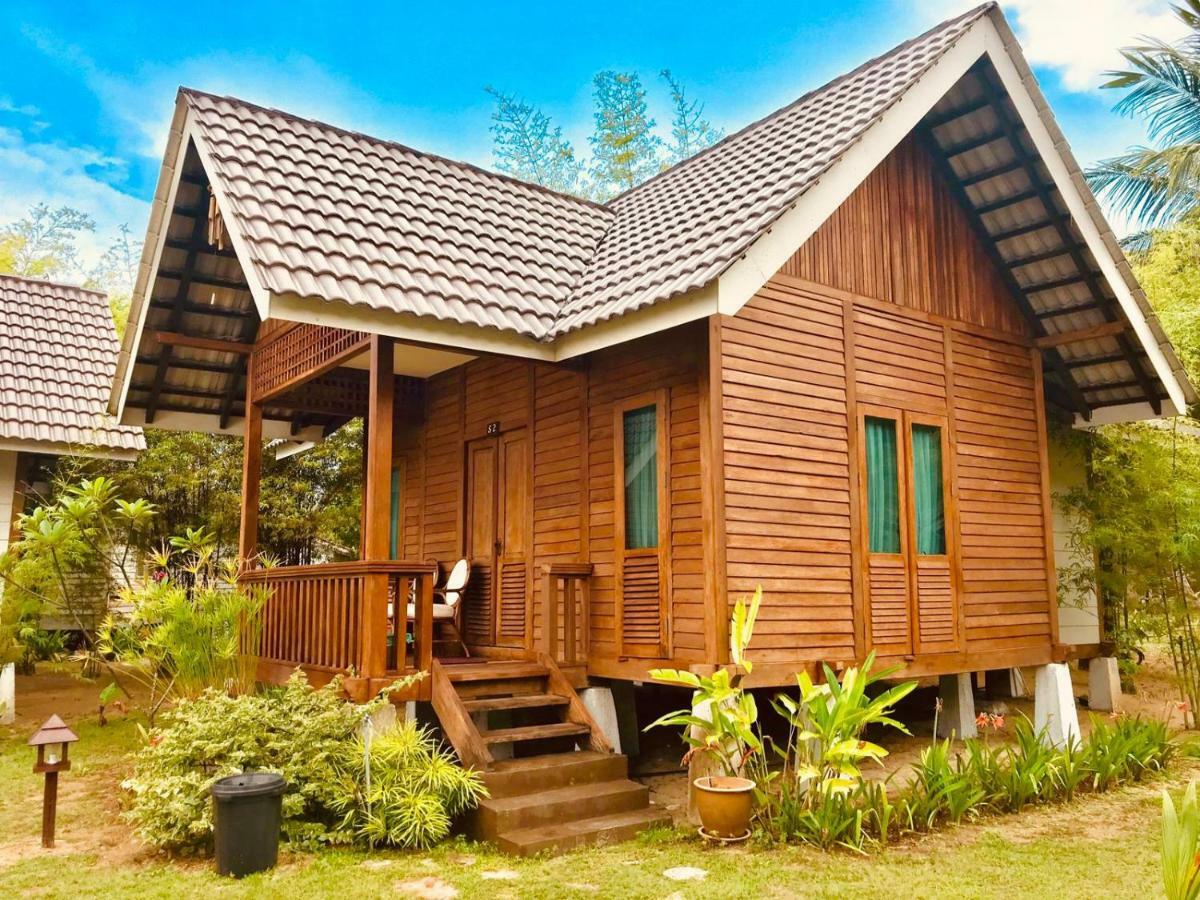 Bayu Lestari Island Resort Mersing Exterior foto